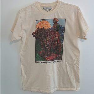 Grand Bearhug National Park Tee ~ Size Medium